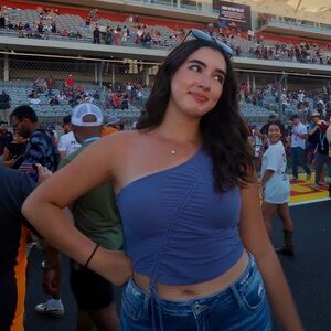 Meet your Posher, Olivia